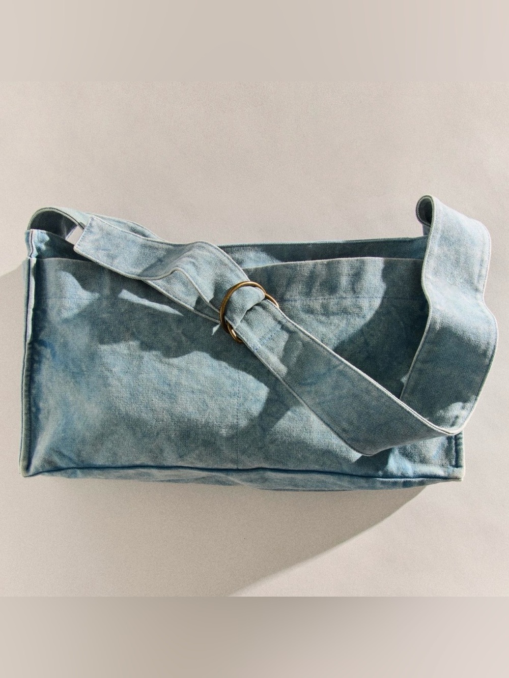 NWT Free People Camp Crush Sling Bag in Blue 🩵 New $78 18x10x5 Adjustable Strap - Picture 3 of 10